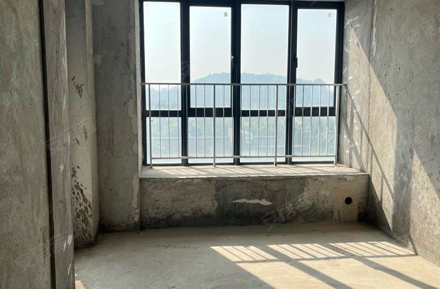 东逸湾3室2厅163㎡135万二手房图片