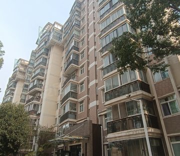 怡和苑电梯房两室两厅,精装修 领包入住 价格优 配套齐全