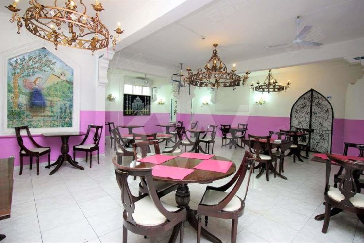 葡萄牙约¥84万波尔蒂芒中心配备餐厅二手房商铺图片