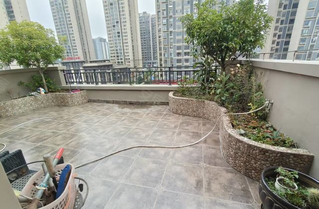 拓海中央公园4室2厅144㎡140万二手房图片