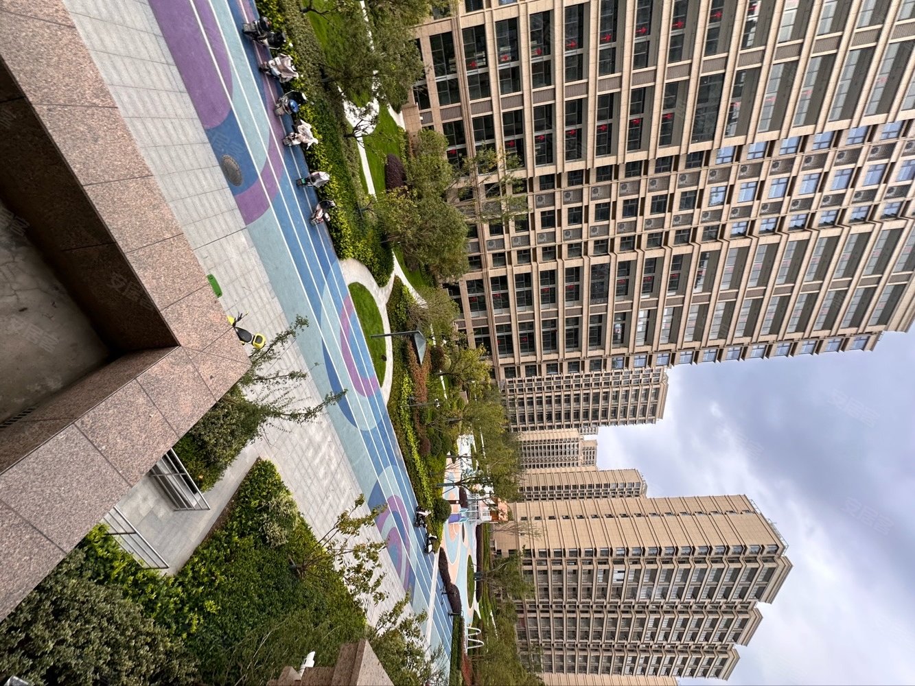 远创宸樾精装大4房面对school房东急售只要239w