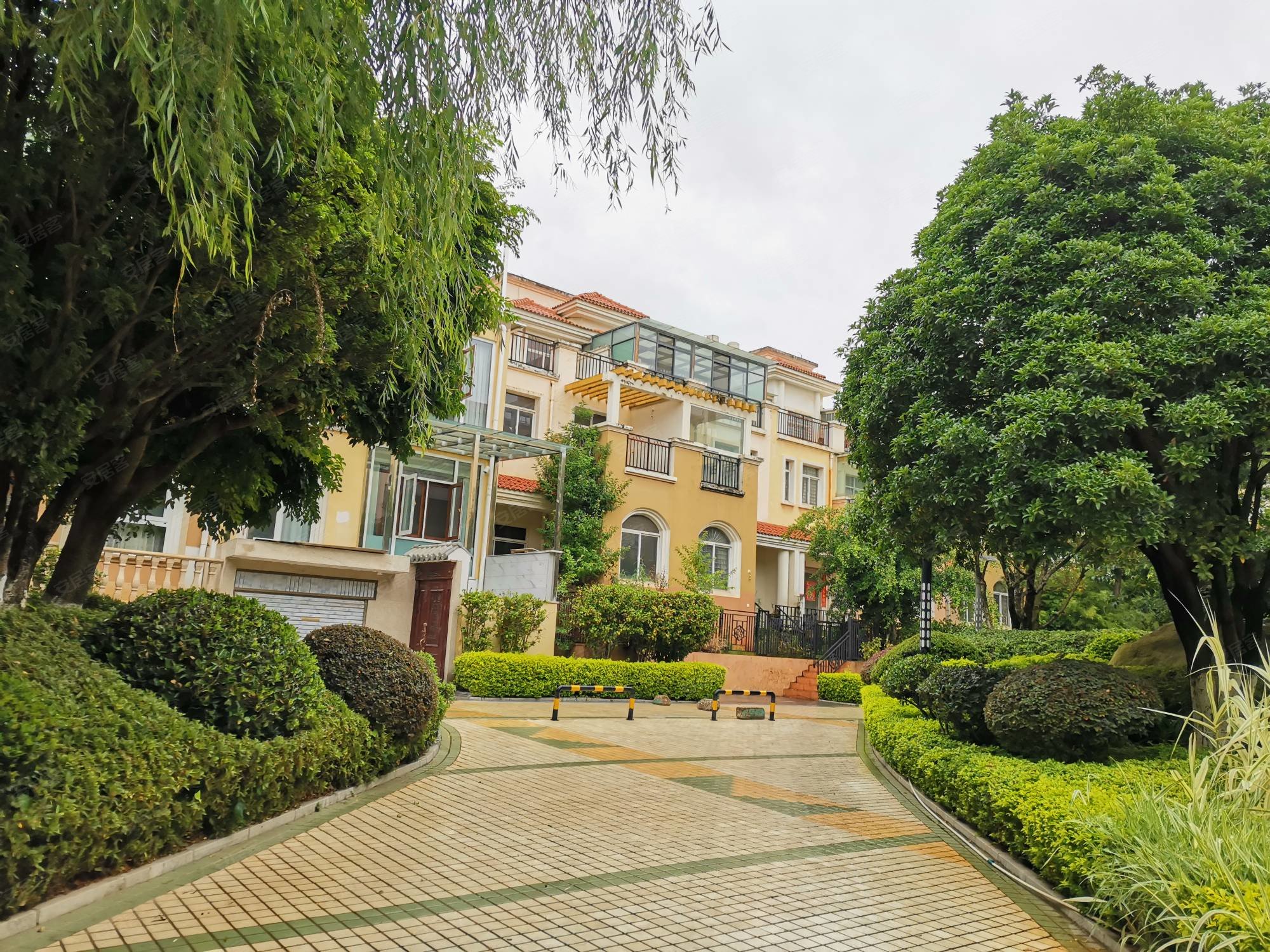 巫家坝玫瑰湾别墅花园150平露台80平豪华装修两车库