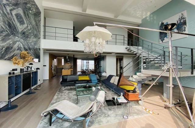 豪华装修现房 一览众山小 伊泰天骄 顶跃带大花园