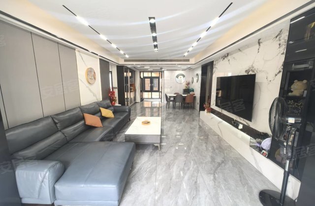 巴黎华府4室2厅139.9㎡81.8万二手房图片