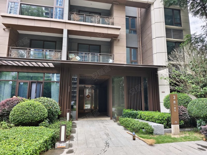 复地天府湾3室2厅2卫,朝向南,户型方正,楼层佳,房东直卖!