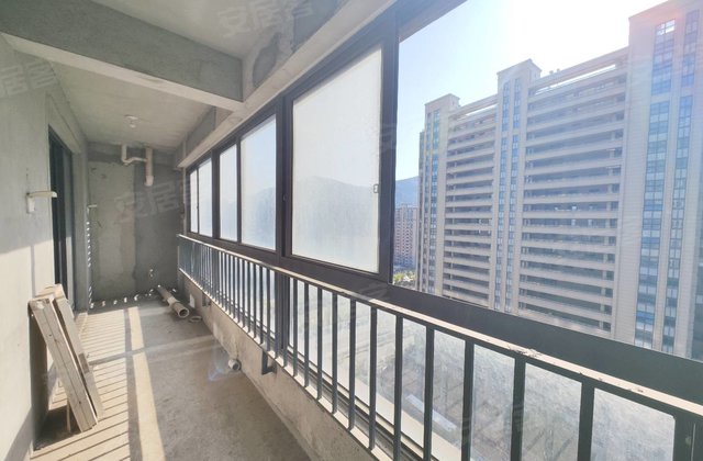 金鹰秋枫苑4室2厅156㎡120万二手房图片