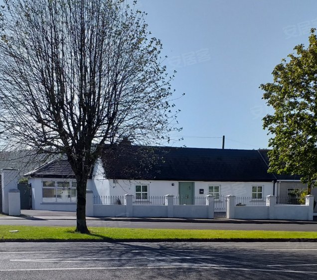 爱尔兰约¥168万美丽的 3 卧室小屋风格的家在梦幻般的位置， 卡里克在苏尔， 蒂佩里， 爱尔兰二手房公寓图片