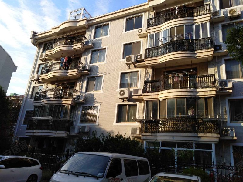 界龙新世纪公寓