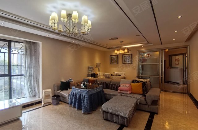 兰乔圣菲5室2厅151㎡76.8万二手房图片