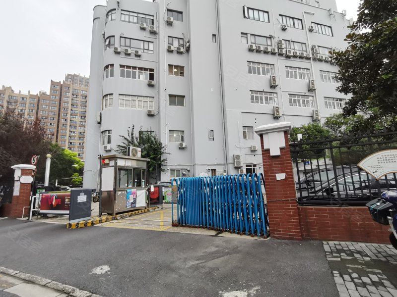 新地大厦,国货路8号