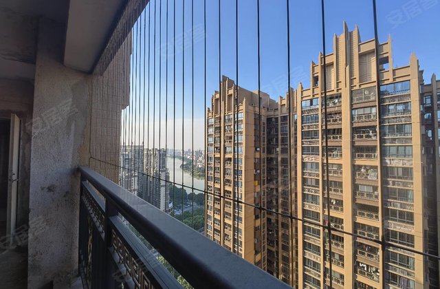 东方首府5室2厅135㎡107.7万二手房图片