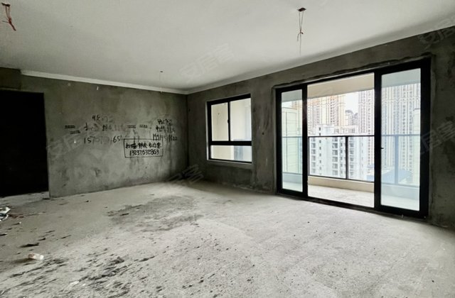 中梁东投鎏金天宸4室2厅142㎡99万二手房图片