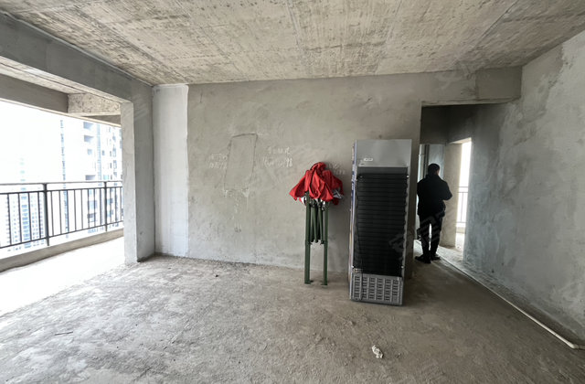 高铁馨园4室2厅125㎡48.8万二手房图片