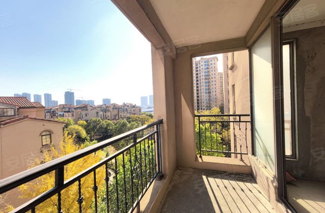 荣御蓝湾(公寓)4室2厅137.58㎡125万二手房图片