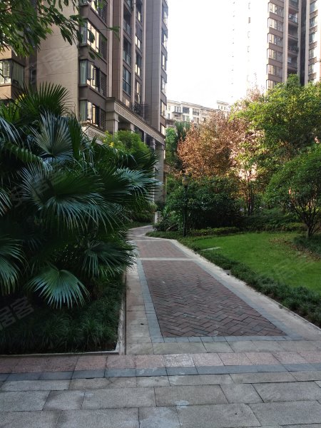 保利江上明珠锦园