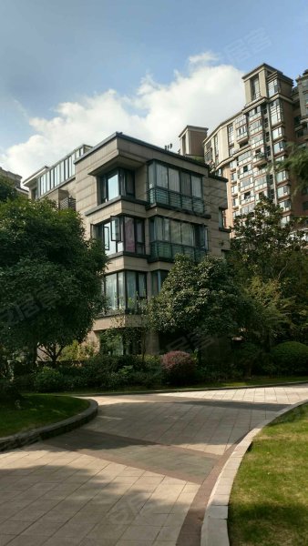 春申景城湖畔林语 