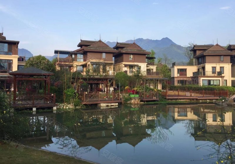 明宇豪雅青城别墅4室2厅3卫房东直卖