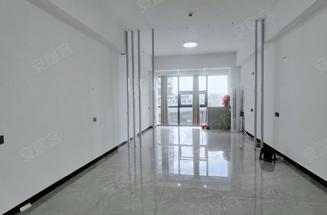 世纪广场1室1厅69.88㎡31.8万二手房图片