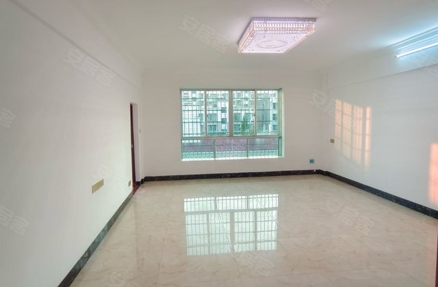 恒悦华庭4室2厅161.8㎡56.8万二手房图片