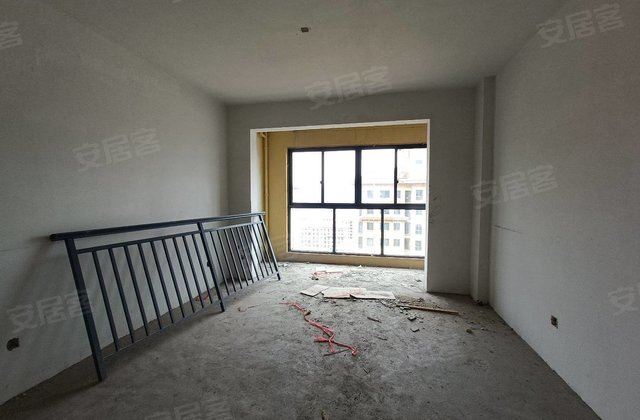 龙山一品4室2厅118㎡136万二手房图片