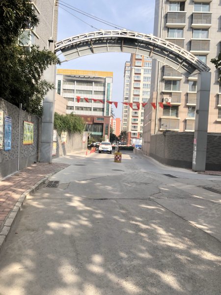 鲍德现代逸城(商住楼)