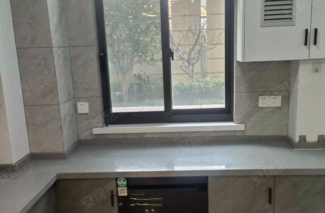 银洲国际金融中心3室2厅179㎡145.8万二手房图片