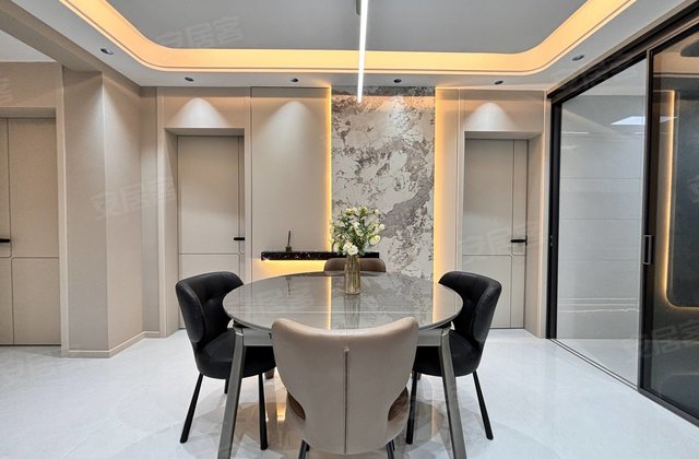 公元2099D区4室2厅134㎡61.8万二手房图片