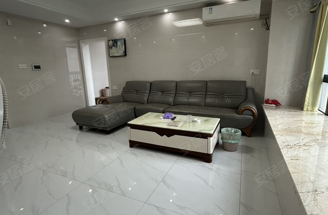 恒隆御景山庄3室2厅126㎡76万二手房图片