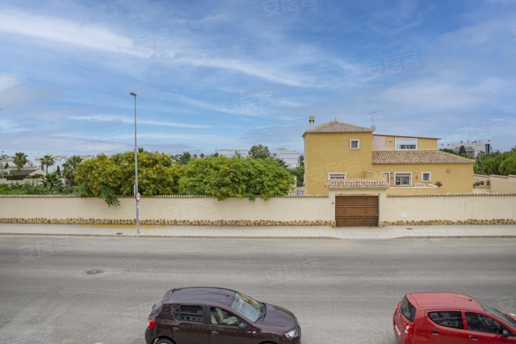 西班牙约¥99万带车库的 2 层无可挑剔的房子二手房公寓图片