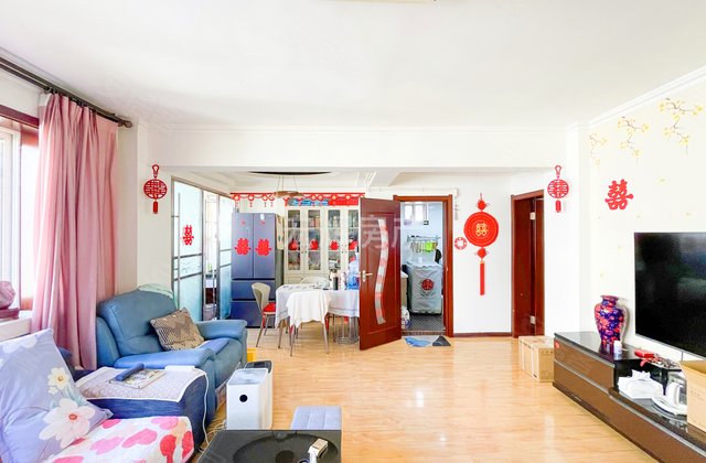 环球中心对面 金轮花园 三室一厅 没有公摊 中间楼层 可按揭