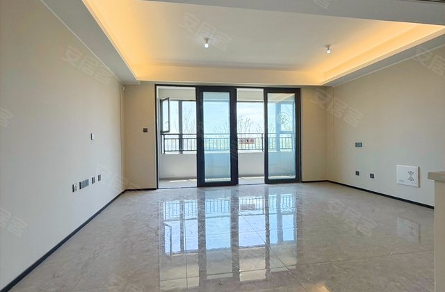 江湾澜庭新上大三房 业主急售 价格可谈 好楼层