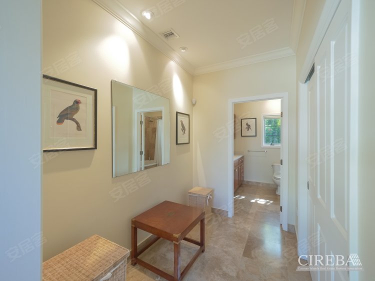 开曼群岛约¥1615万House for sale, CANAL POINT HOME 5 BEDS/5.5 BATHS二手房公寓图片