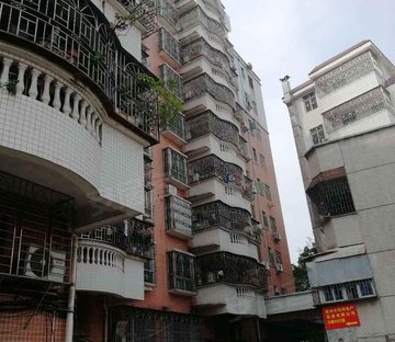 南华苑 交通便利 商业配套成熟 有电梯 车位充足,南