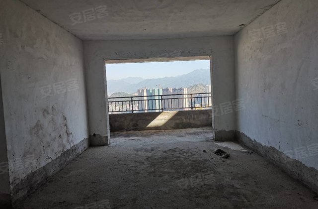 红岭峰景4室2厅132㎡45万二手房图片