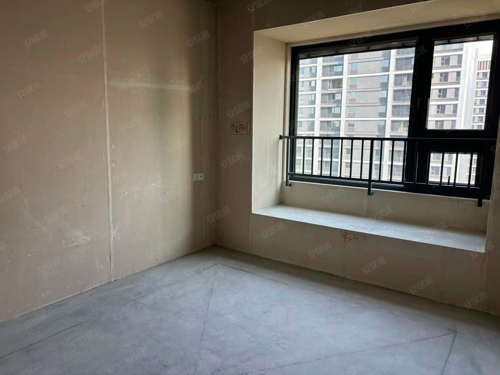 绿城沁香园4室2厅2卫143㎡南150万