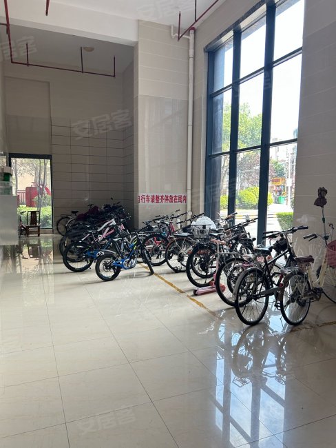 紫金财富中心4室1厅2卫123.94㎡南168万