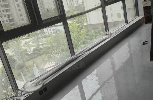 亿隆荣华园4室2厅160㎡125万二手房图片