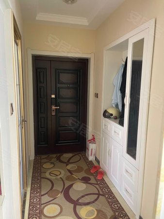 平山县西城华府3室2厅1卫豪华装修,中间楼层采光好.房东直卖