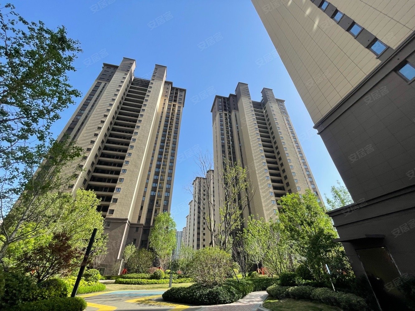 洛阳房产网>洛阳二手房>宜阳二手房>城区二手房>中骏雍景湾>