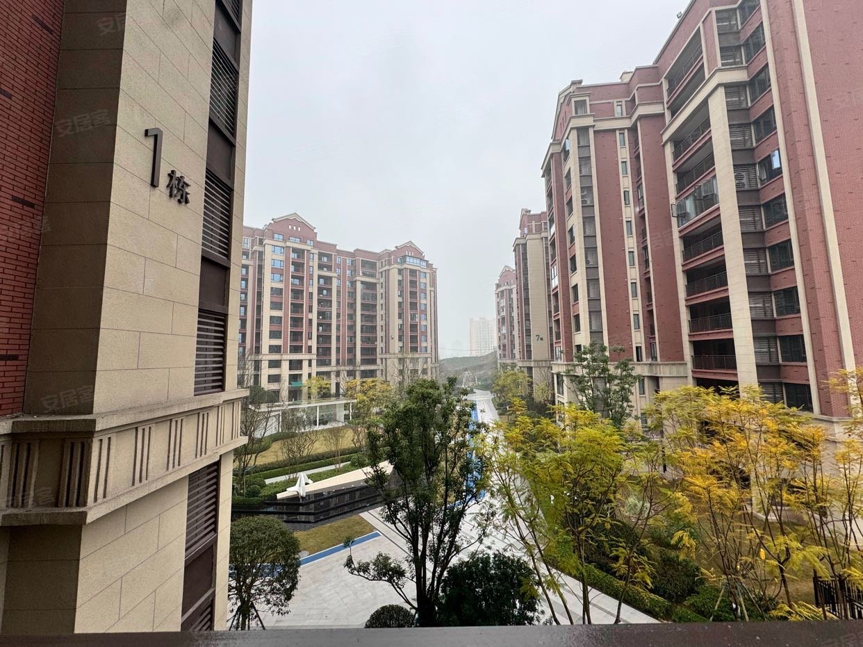 重庆房产网>重庆二手房>渝北二手房>龙兴二手房>阳光城哈罗小镇>1242