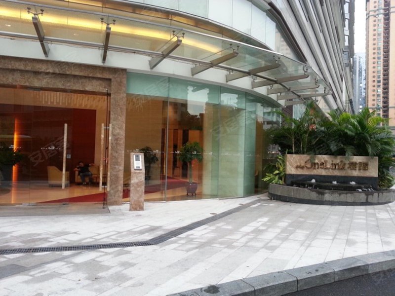 万菱君临国际公寓