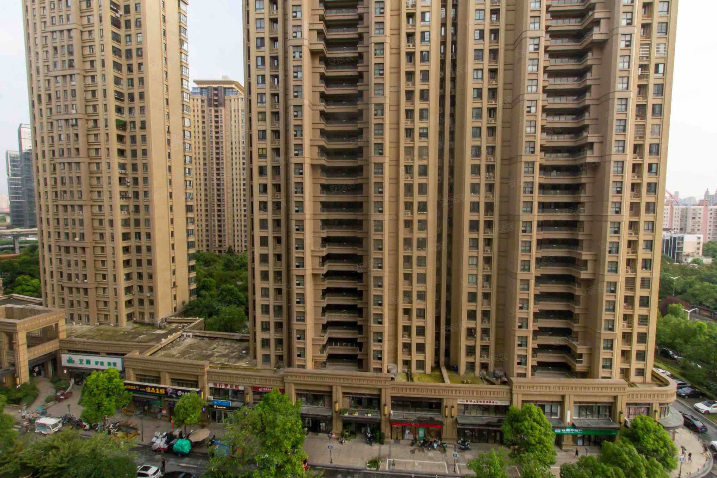 琥珀五环城和风阁小三房南北通透交通便捷带电梯精装修