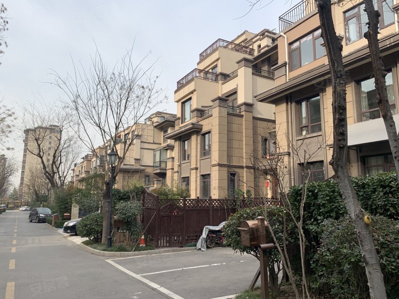 龙湖悠山郡(别墅),白云山路,近荟城路-青岛龙湖悠山郡(别墅)二手房