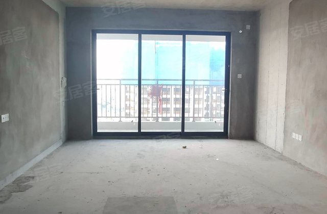 荣和天筑4室2厅130㎡63万二手房图片