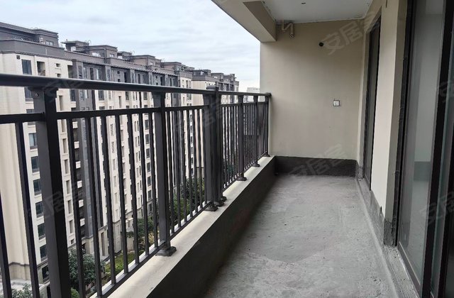 龙湖天骏学樘府3室2厅137㎡95万二手房图片