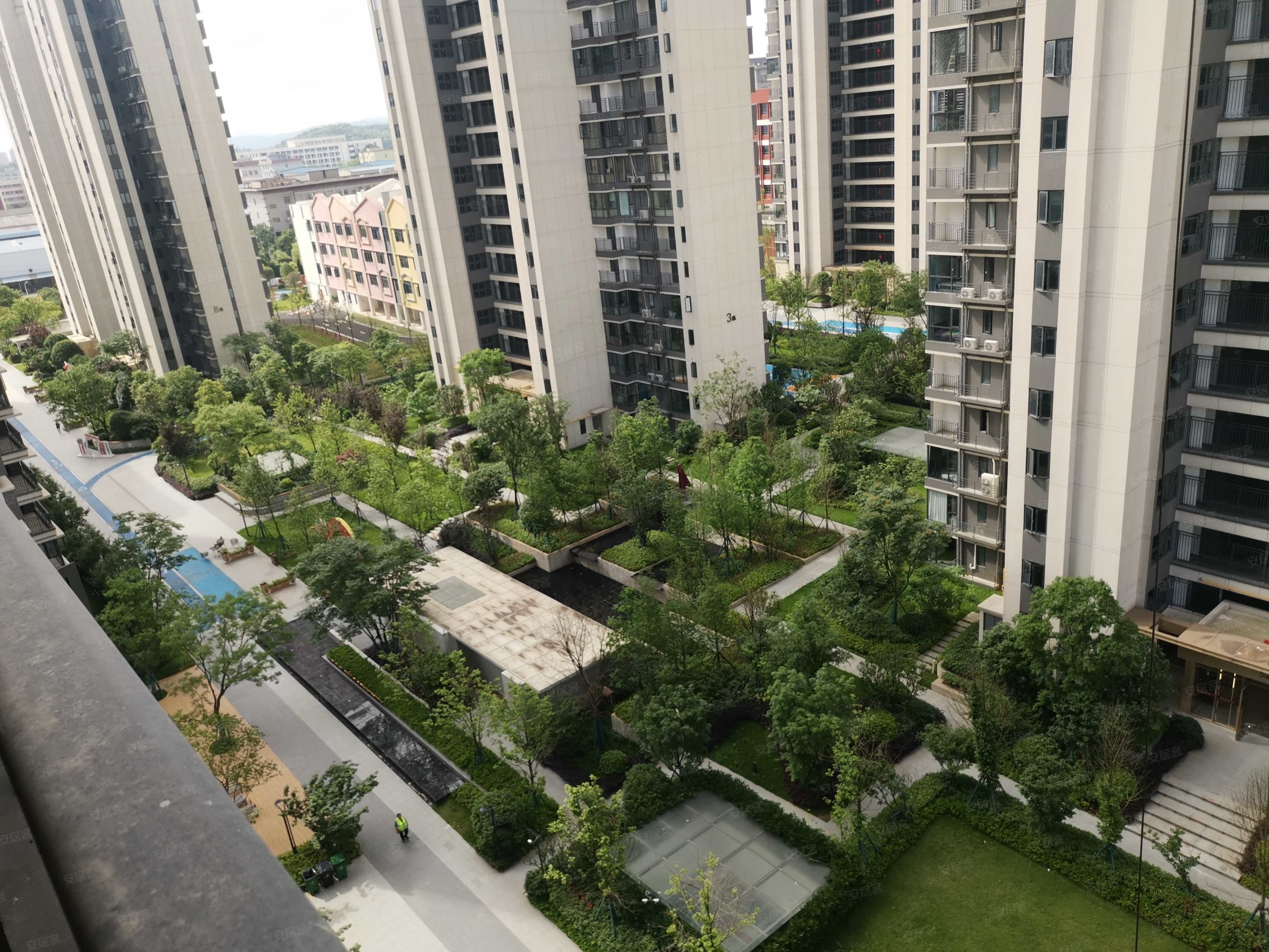 地铁口电梯房 采光好 交通便利 次新小区 双卫生间 更多图片,旭辉雨金