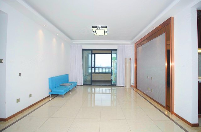 雍锦半岛4室2厅136.08㎡240万二手房图片