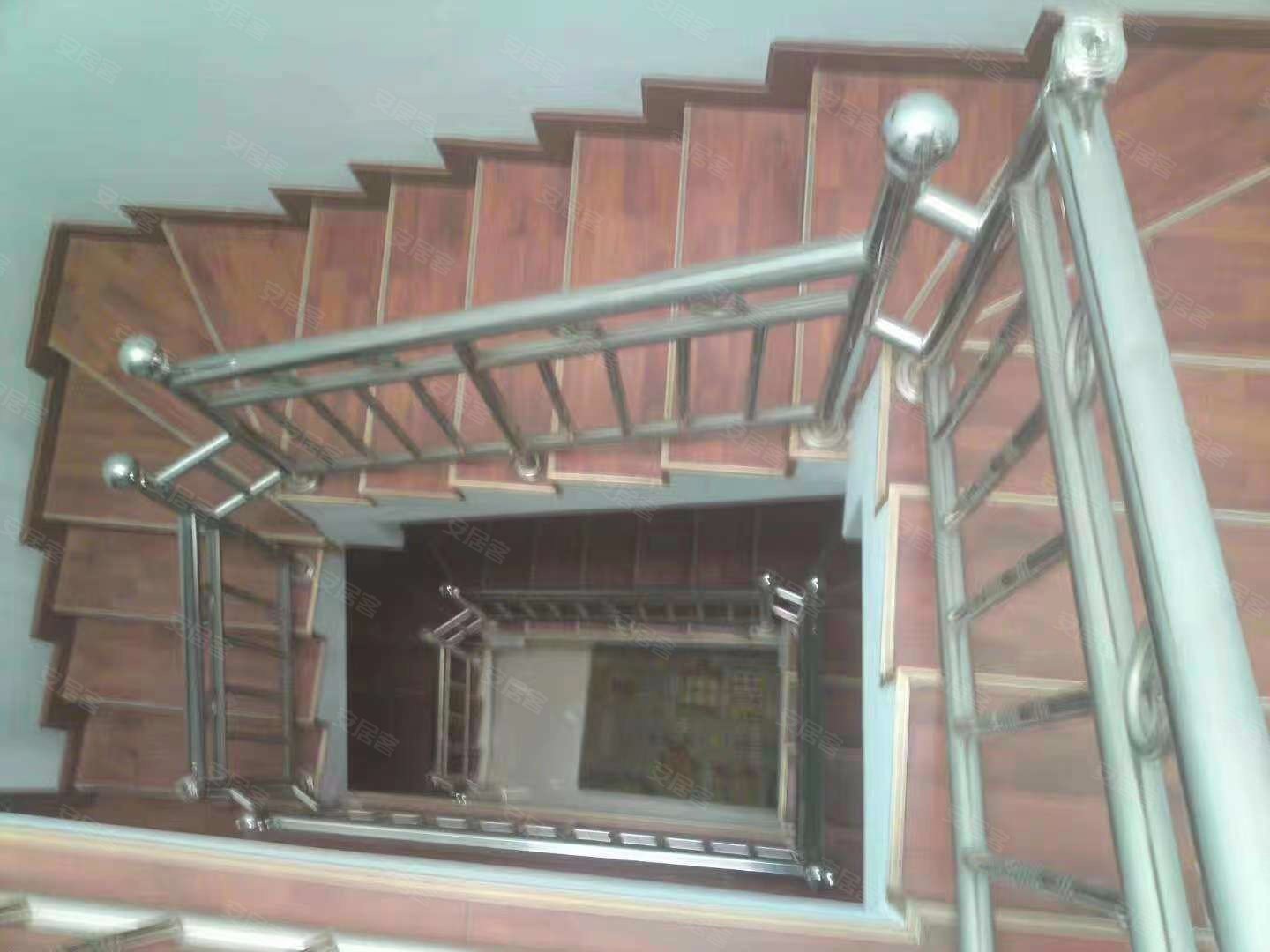 一栋洋房3室3厅3卫176㎡南北1150万