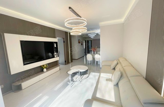 出门6号线 可达市区 全新装修 简约风格  近  