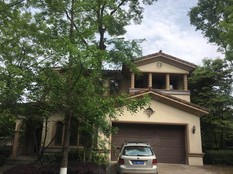 庆隆南山高尔夫国际社区柏翠庄